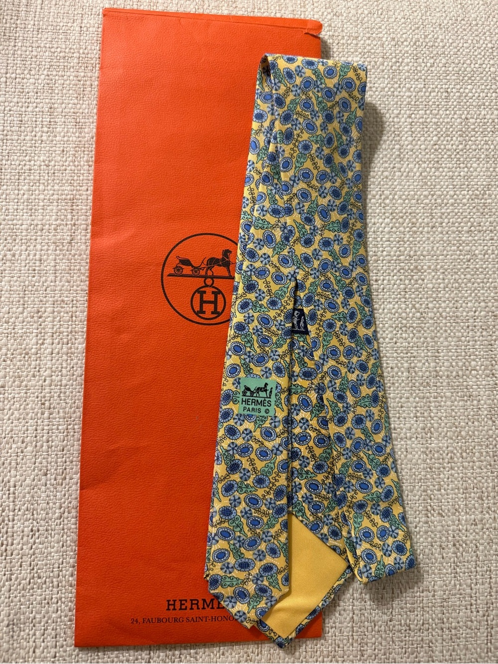 Hermes Yellow Silk Tie with Blue Paisley Motif - Picture 5 of 6